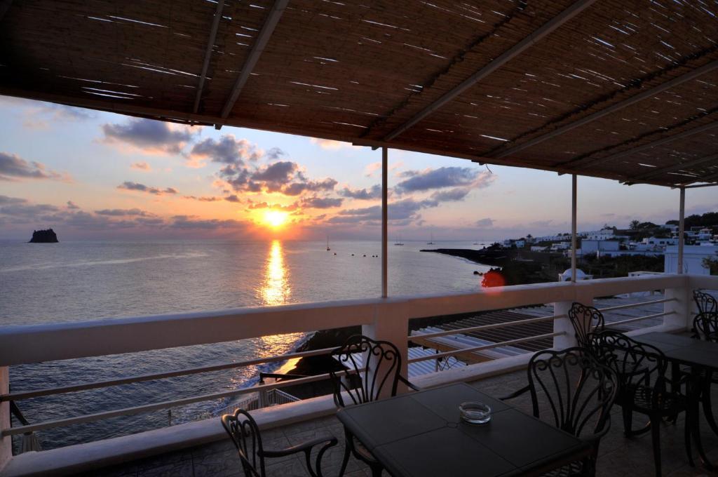 Hotel Villaggio Stromboli - Isola Di Stromboli Exterior photo