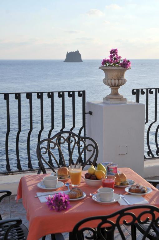 Hotel Villaggio Stromboli - Isola Di Stromboli Exterior photo